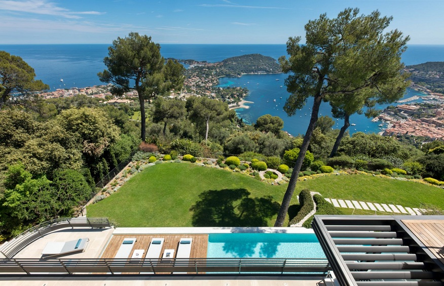 Family Retreats in Villefranche: Luxury Villas for a Perfect Family Vacation